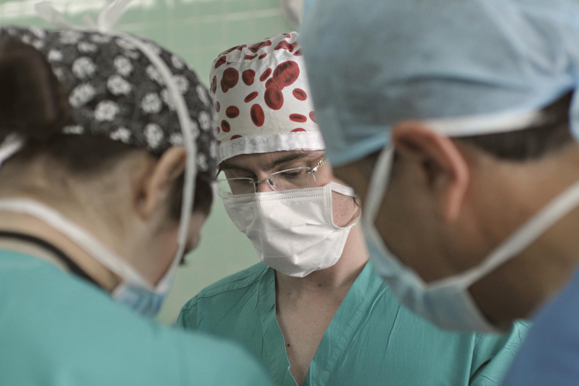 A cardiac surgical team working in an operating theatre