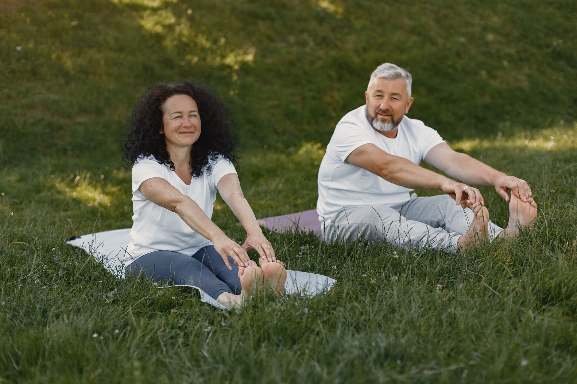 A senior couple enjoying a morning walk as part of a heart-healthy lifestyle
