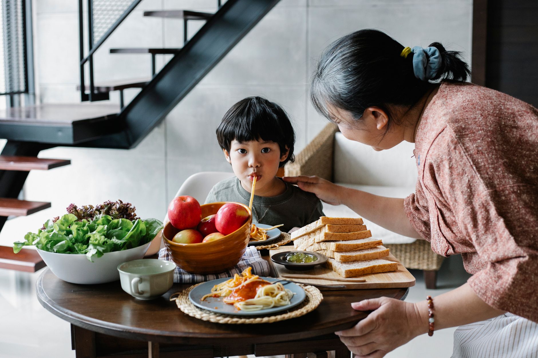 Senior couple enjoying a balanced plant-based meal to support heart health