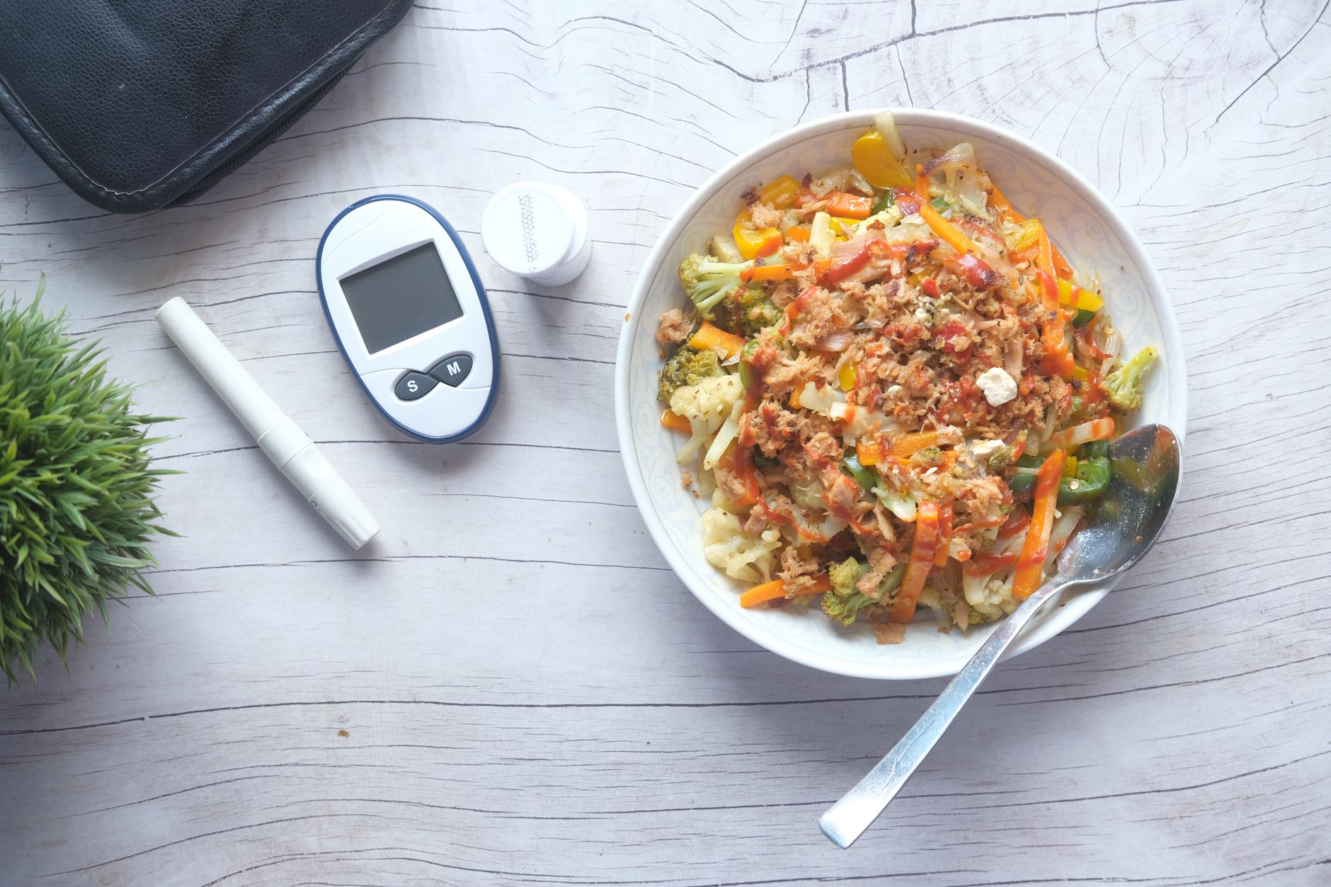 A balanced plate of vegetables, whole grains, and lean protein to support healthy blood sugar levels