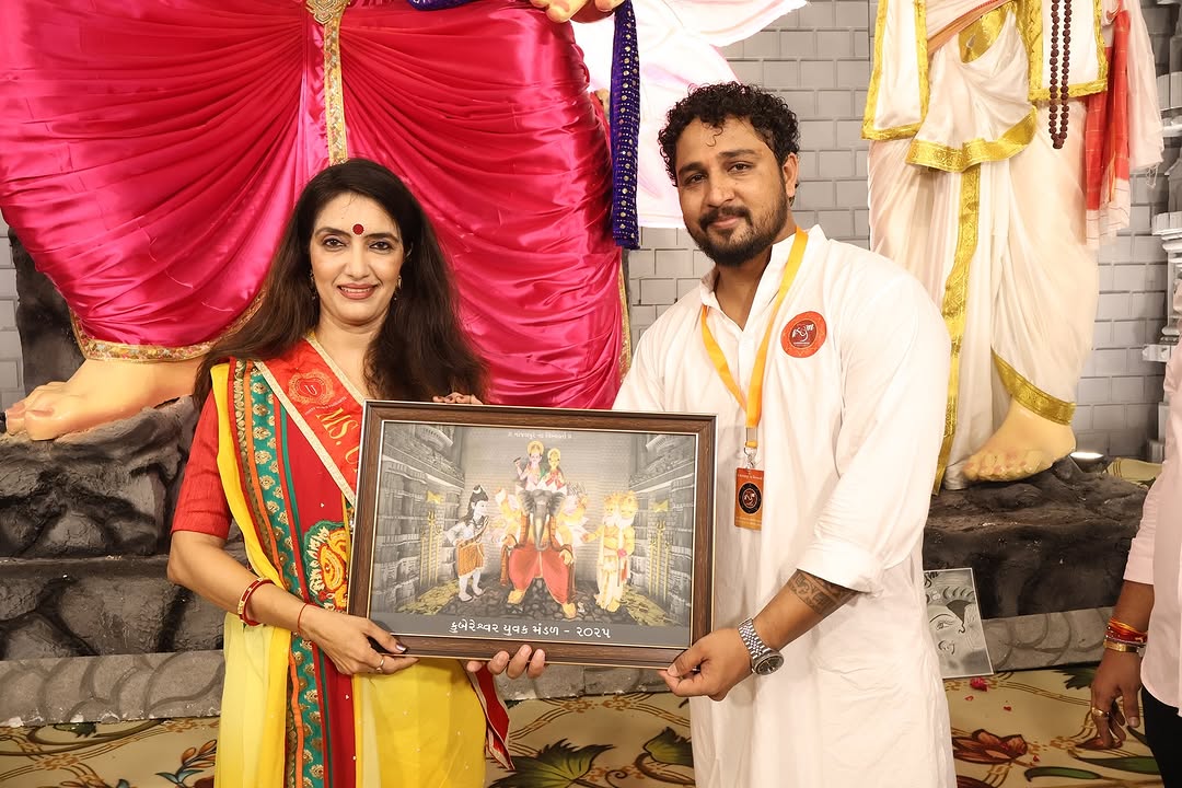 Dr. Nikhila Pachani Receives Honour at Kubereshwar Mahadev Temple, Manjalpur During Ganesh Utsav 2025 — image 1