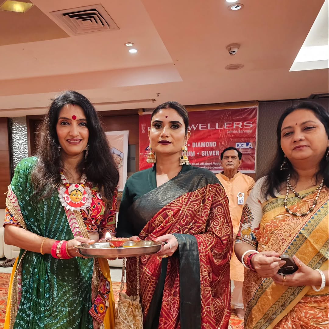 Dr. Nikhila Pachani Judges Garba Talent at Lions Business Network Navratri 2025 Celebration — image 5